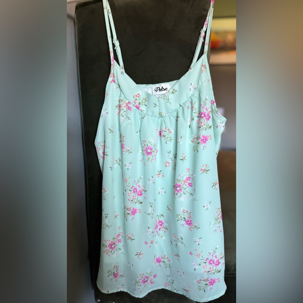 NWOT. Pulse Boutique Floral Tank